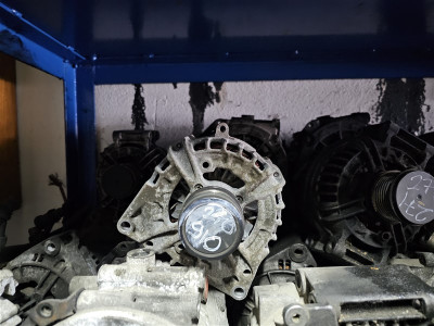 Mercedes W210 910 çıkma şarj dinamosu