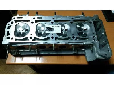 Mercedes M102 çıkma silindir kapağı